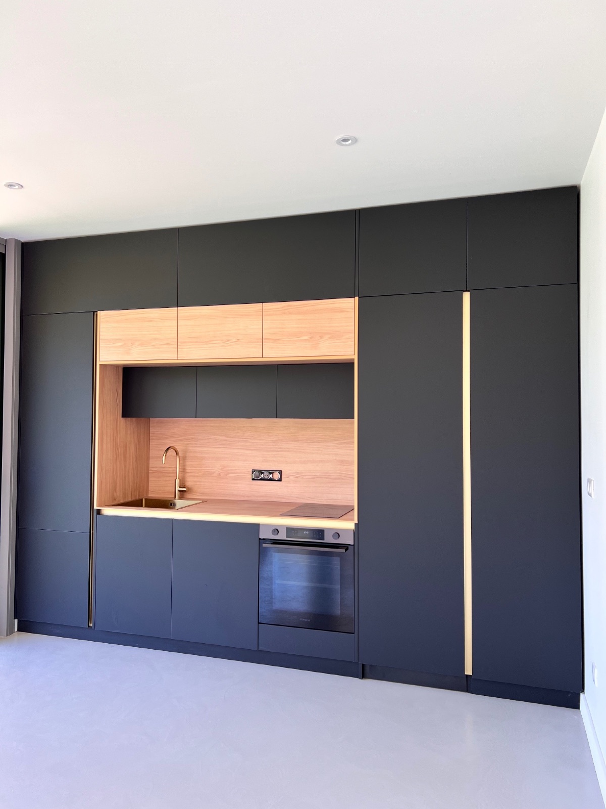 Cuisines sur mesure en panneaux réalisé par Authentik'Bois à Lattes